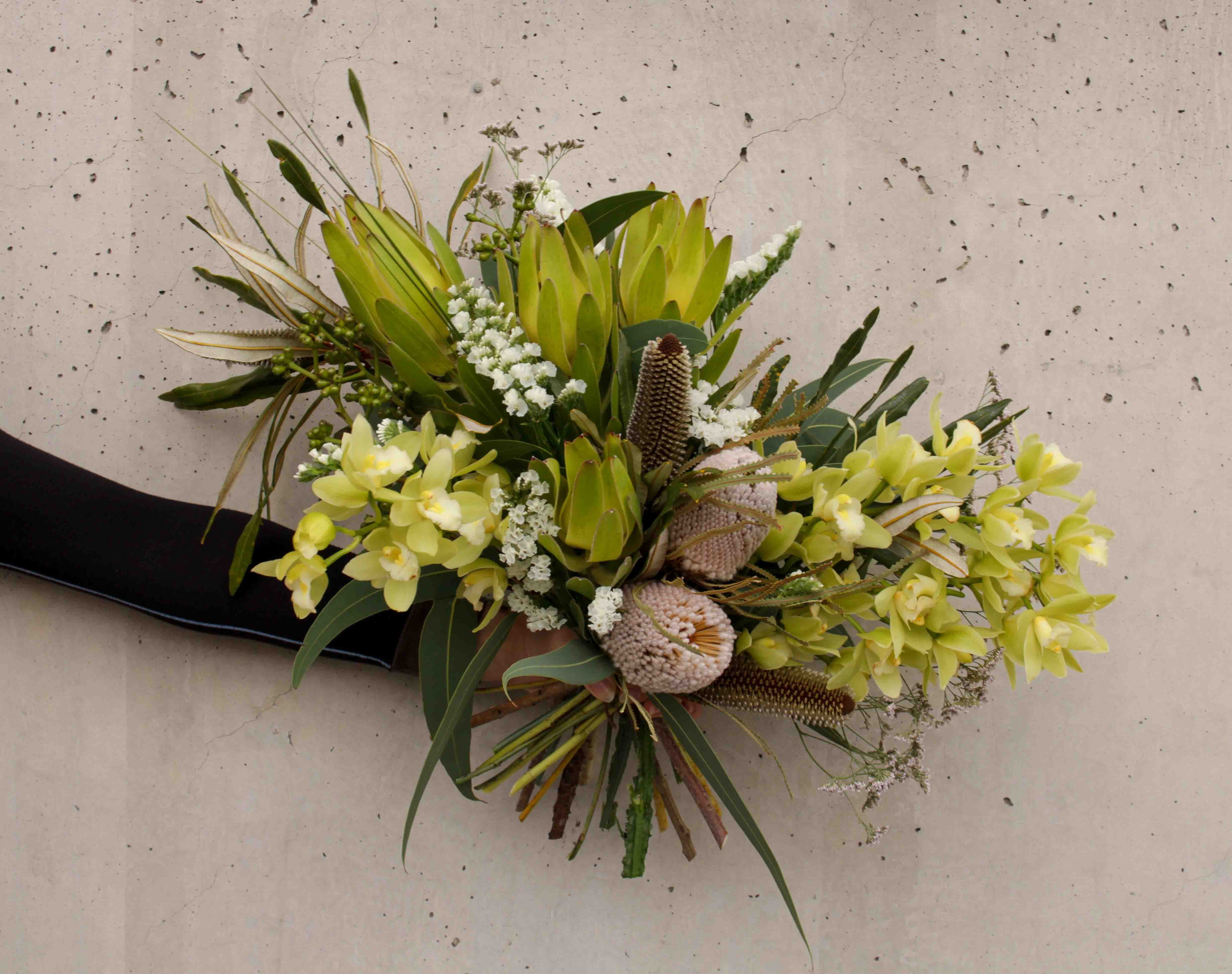 lime-bouquet-table-display-flower-delivery