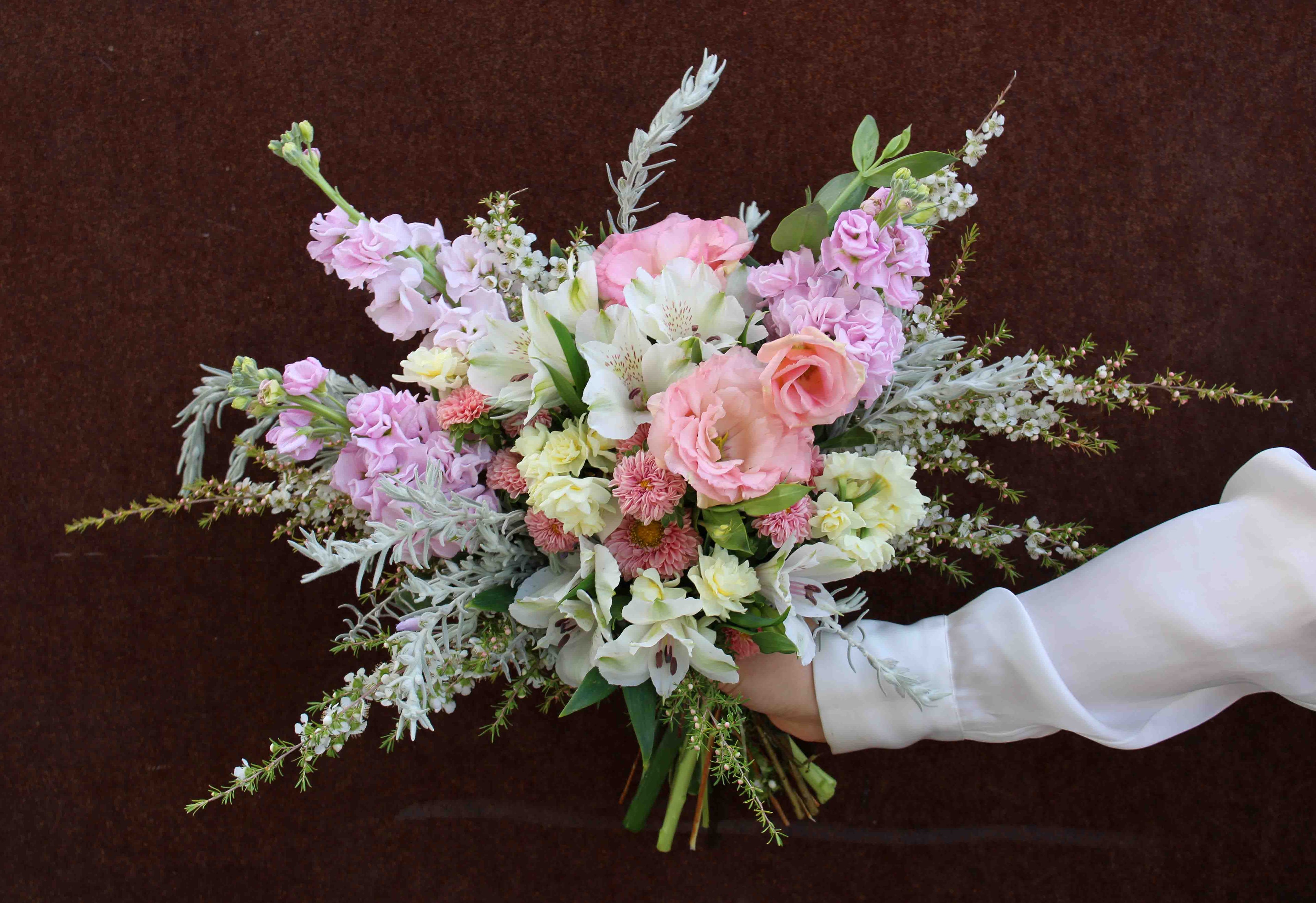 spiralbotanicals_Ngunnawalflowerdelivery_Peach Bouquet_3